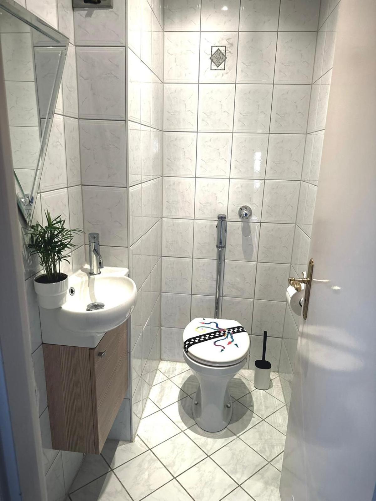 Appartement 3 Zimmer-kueche- Balkon-parkplatz *