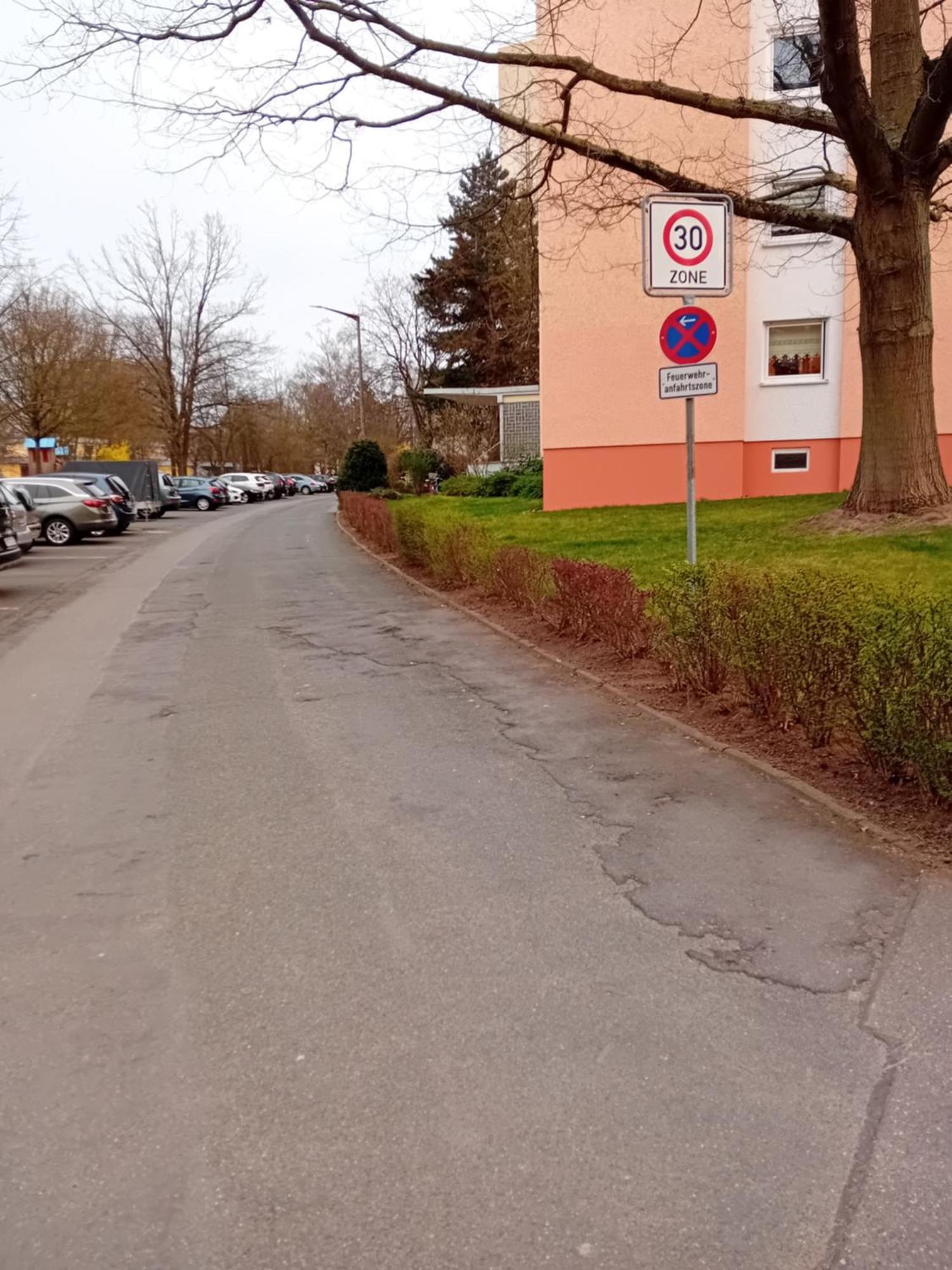 3 Zimmer-kueche- Balkon-parkplatz *